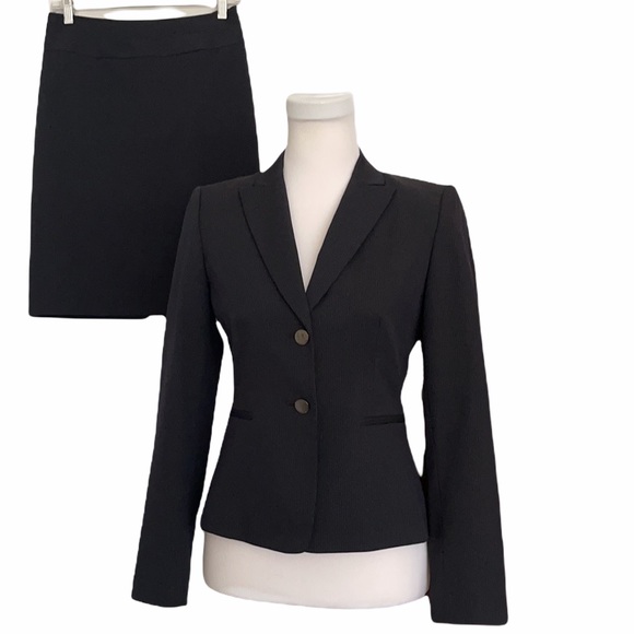 Tahari black blue fine pinstriped skirt set